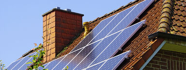 A roof with solar panels on