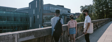 Covid-19 Aware - Campus - Students wearing masks