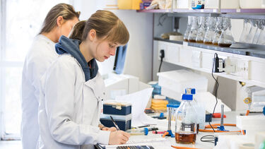 Molecular biology students in the lab