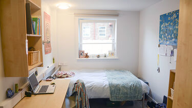 Allen court deluxe + bedroom