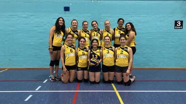 team photo of the womens volleyball team