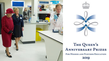 Her Majesty The Queen with Professor Dame Pamela Shaw at the opening of SITraN in 2010