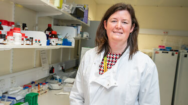 Dr Heather Mortiboys in lab