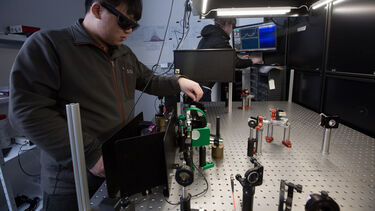 A researcher at the fluorescence upconversion station in the Ultrafast Laser Spectroscopy Laboratory