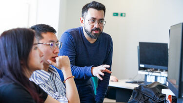 A lecturer helping Information School students.