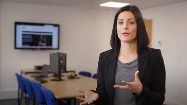 Dr Giulia Poerio talking