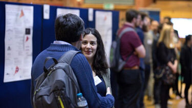 Two people having a conversation at the Insigneo showcase 2017.
