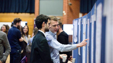 Two people having a conversation at the Insigneo showcase 2017.