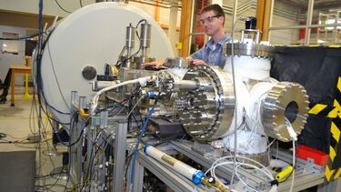 Cluster beam machine