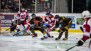 University of Sheffield and Sheffield Hallam students playing ice hockey as part of Sheffield Varsity
