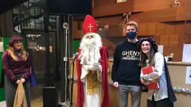 The Dutch figure of  Sr Nicolas with two assistants and one student. Event associated with the Low Countries around 5 december