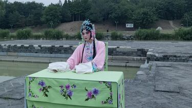 Actor in Kunqu opera dress