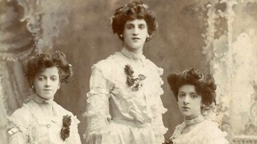 The Ohmy Sisters with Claude in the middle