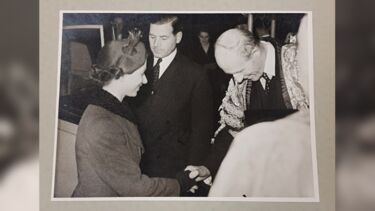 Her Majesty the Queen welcomed by the University's past Chancellor.