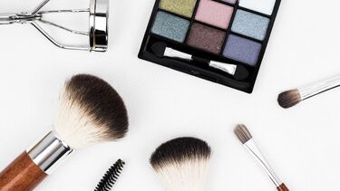 Make up brushes and a palette.
