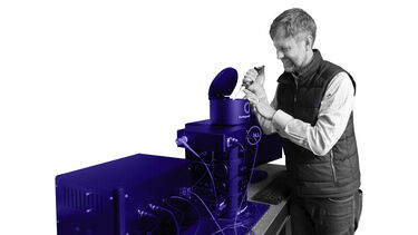 Dr Tim Craggs with the EI-FLEX instrument