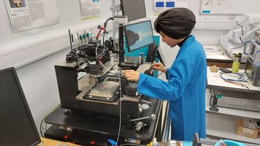 Sideqe setting up the measurements