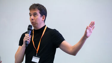 Juan Pablo Winter presenting.