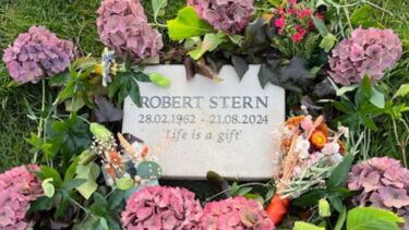 Stone with the words 'Robert Stern, 29.02.1962 - 21.08.2024, life is a gift'. Surrounded by purple flowers.