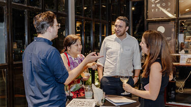 Sheffield alumni chatting at the Singapore alumni event.