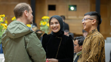 Dr Sam Farley connects with Pearn Kandola prize winner Analisa Widyaningrum