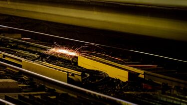 Electrical Sparks and Arcing Caused at a Discontinuity in a DC Conductor Rail