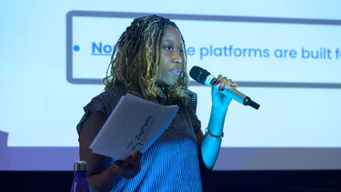 Speaker with microphone 