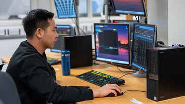 Student using computers in university trading room