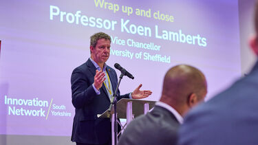 Professor Koen Lamberts closing the event