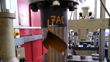 Cracked pipe experiment