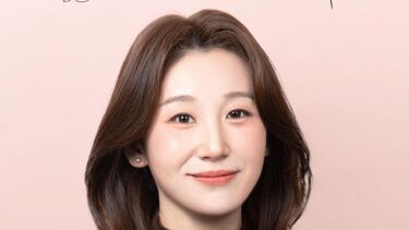 Image of an MBA graduate