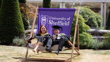 Oversize deckchairs graduation