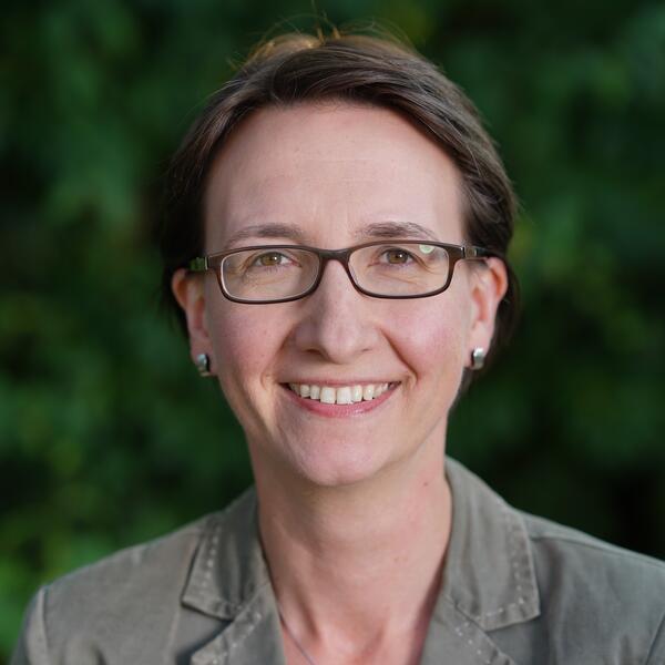 Profile picture of Dorothea Kleine portrait smiling into camera