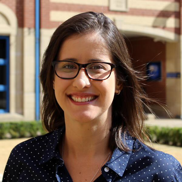 Profile picture of Aline Navega Biz