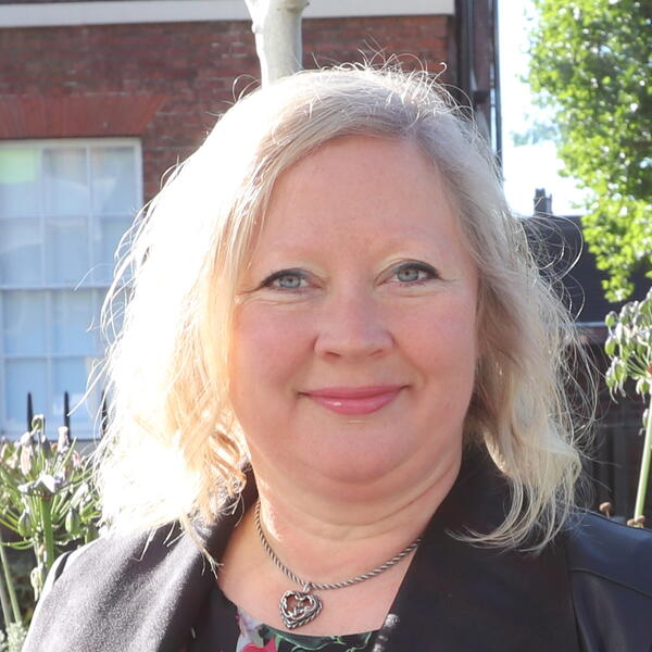 Profile picture of Minna Shkul stood outside HRI building