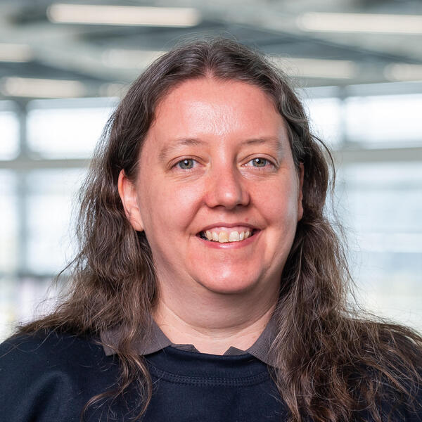 Profile picture of A head and shoulders photo of Lindsay Lee