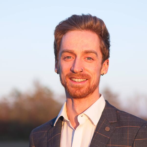 Profile picture of Matthew Perry Headshot