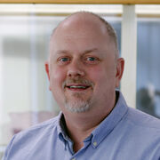 Dr Nik Reeves-McLaren