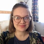 Laura Saunders portrait photo