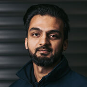 A head and shoulders photo of Zohaib Farhat