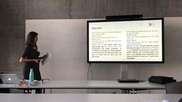 Sarah Muller giving a conference presentation