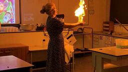 PGDE Alumnus Beth Taylor teaching science