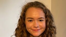 Ellie profile pic (placement)