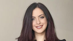 Head and shoulders image of Maria Petrillo