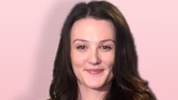 Student Chloe Coleridge in front of a pink background.