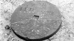 round stone marker