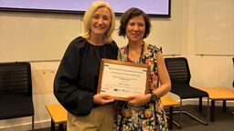Dr Ozlem Arikan pictured receiving the award