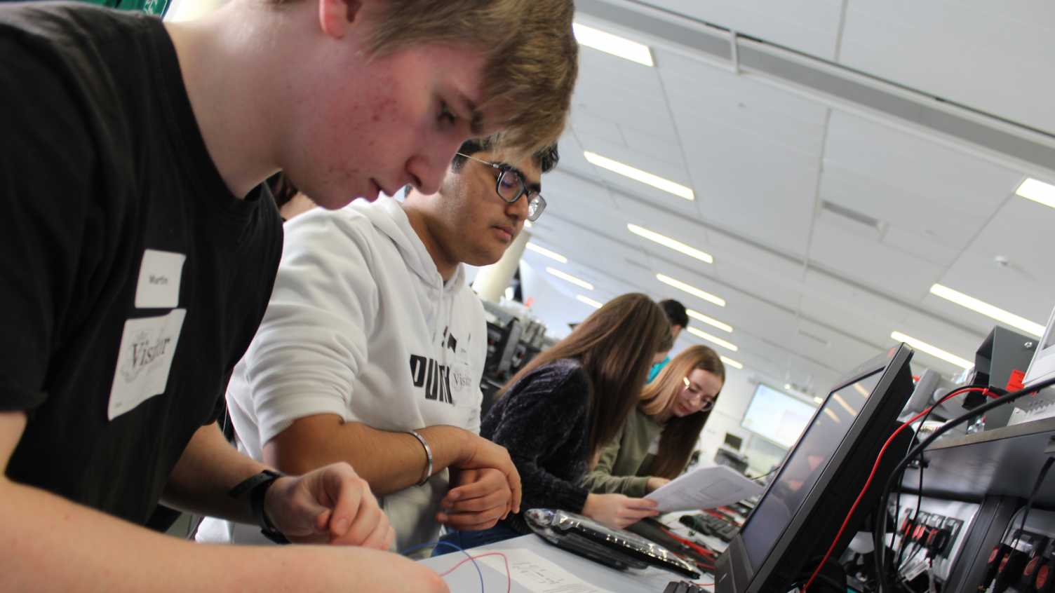 Thumbnail for Taster afternoon for Electronic and Electrical Engineers of the future | EEE 
