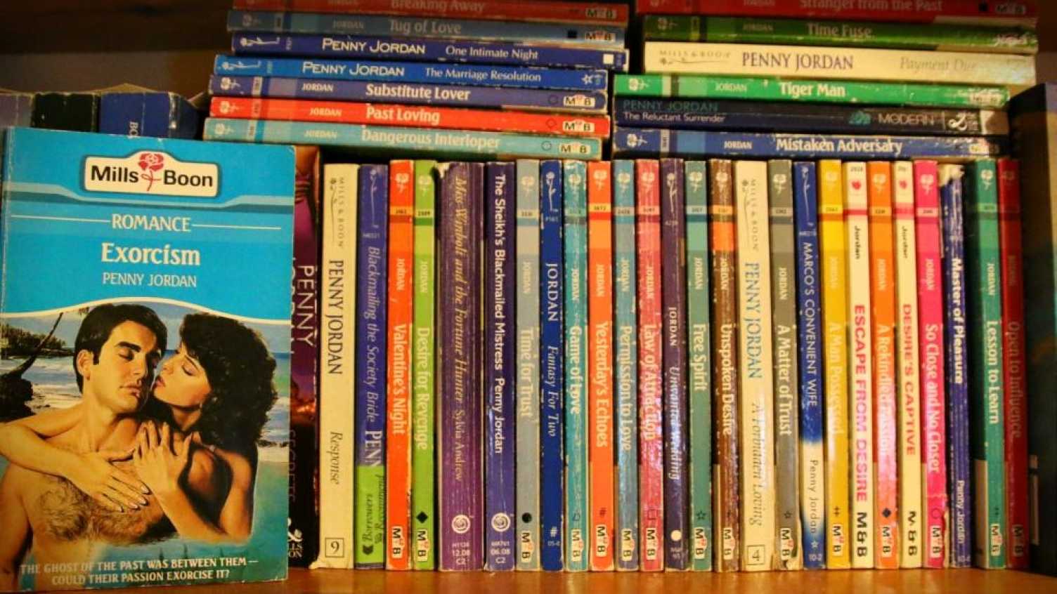 Thumbnail for Shelfie with Val Derbyshire | English 