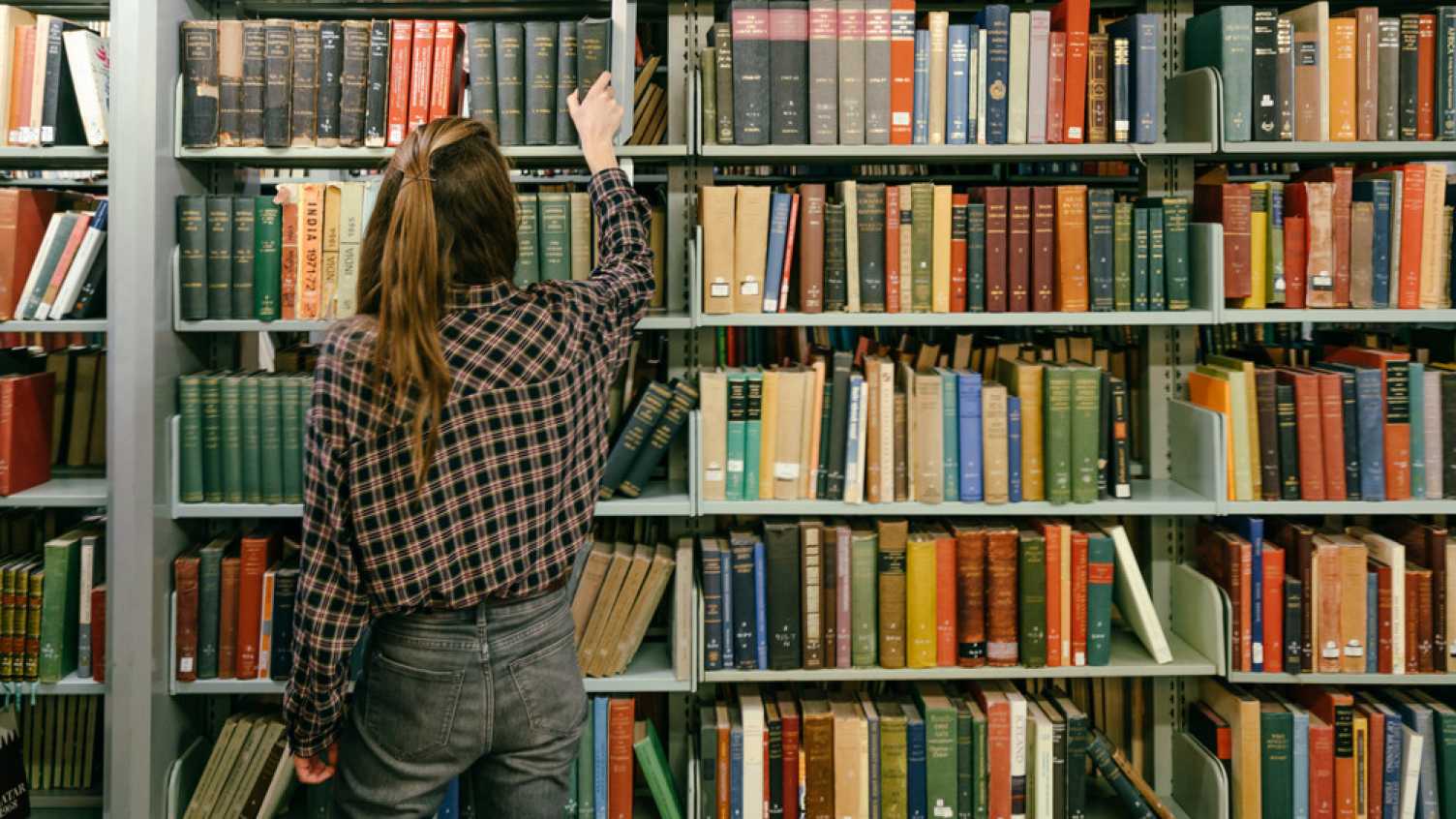 Thumbnail for Beyond the set reading list: a ‘living bibliography’ | Library 